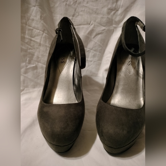 Women's Size 9 Gray Suede Baby Doll Platform Heels. Lightly Pre-loved. - Picture 2 of 8